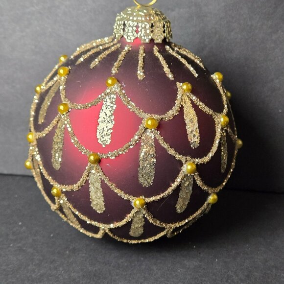 Frontgate Burgundy Glass Christmas Ornament 4" Gold Glitter Beaded Scallop - Picture 4 of 8